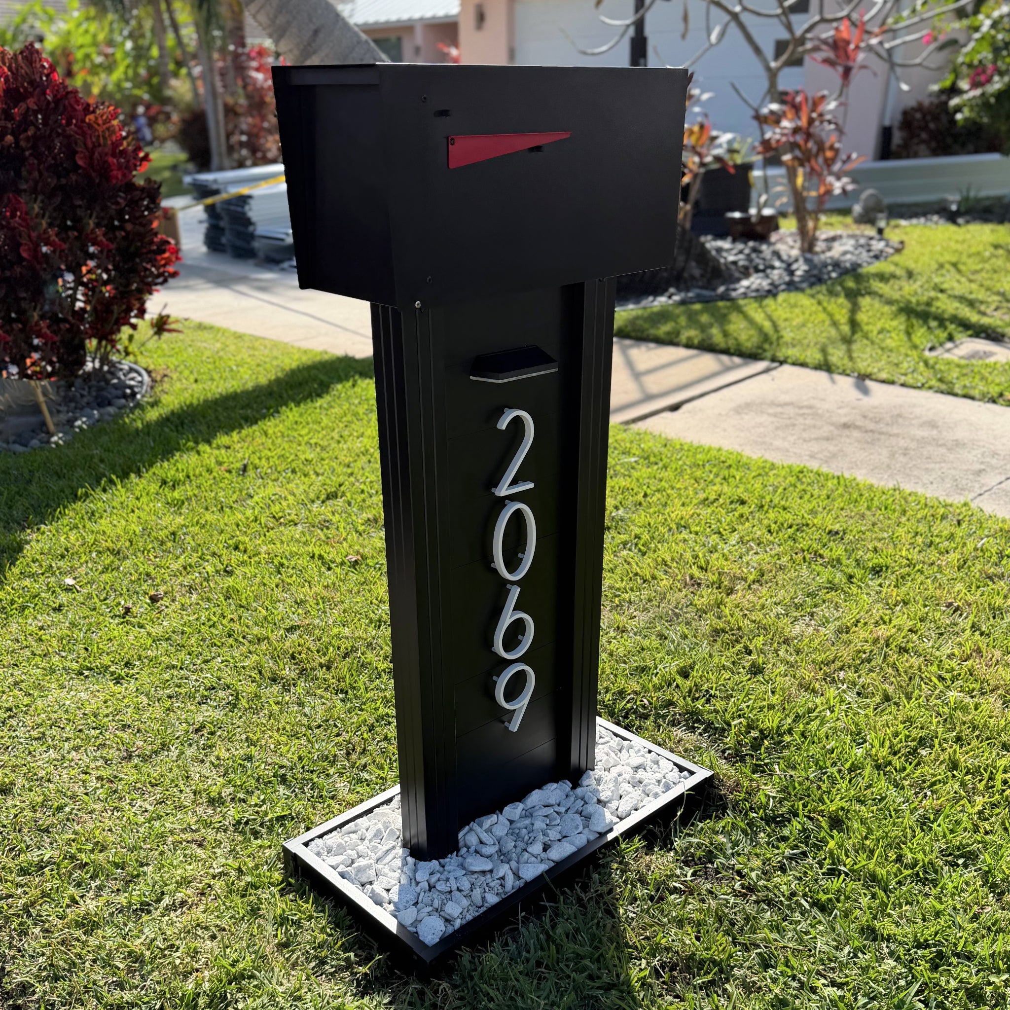 Aluma Modern Mailbox Review 2026: Is This Dream Mailbox Worth It?