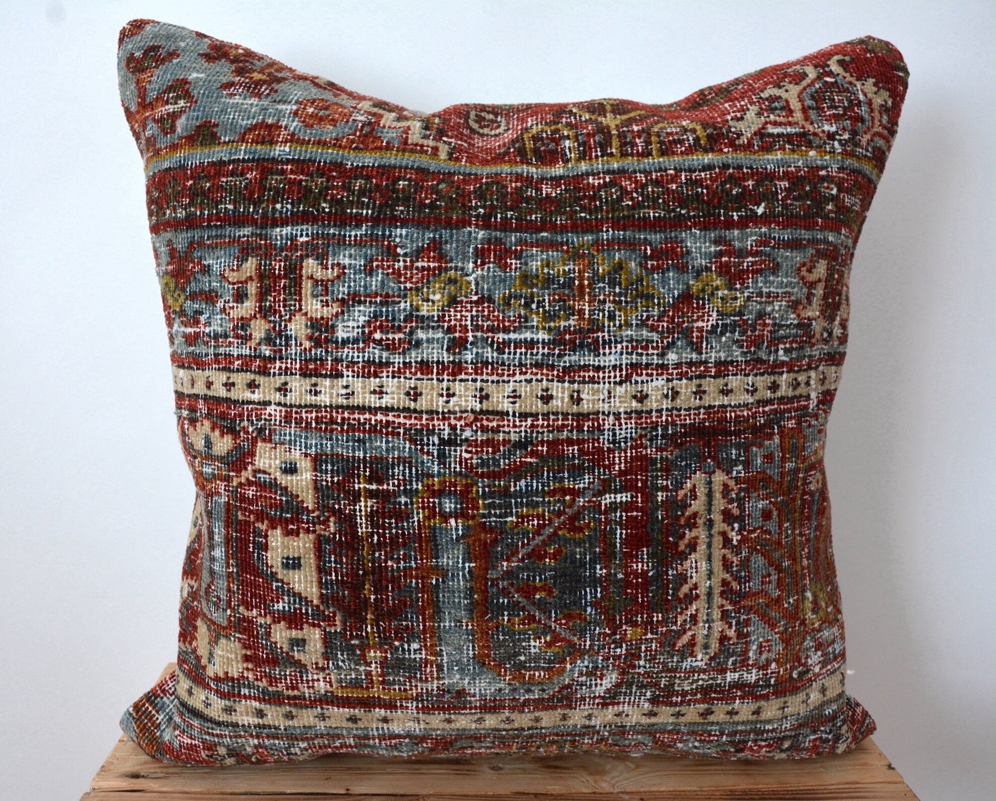 Kuden Rugs Tegan Persian Pillow Cover Review